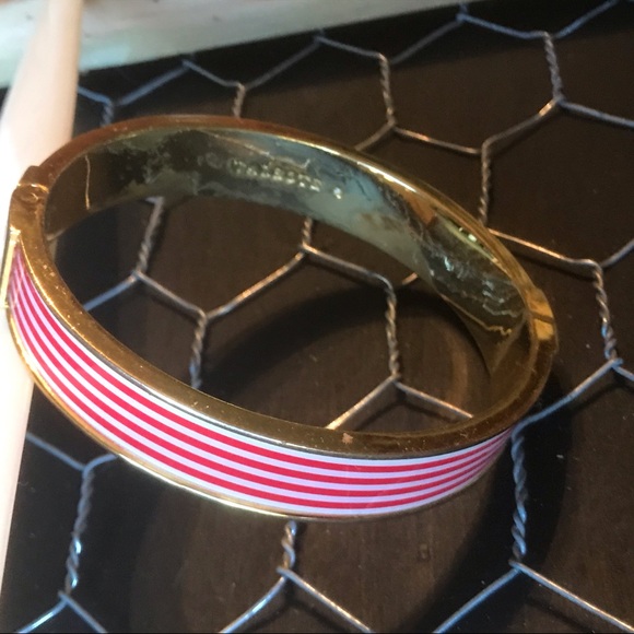 Talbots - pink/white wrist bracelet, clasp opening